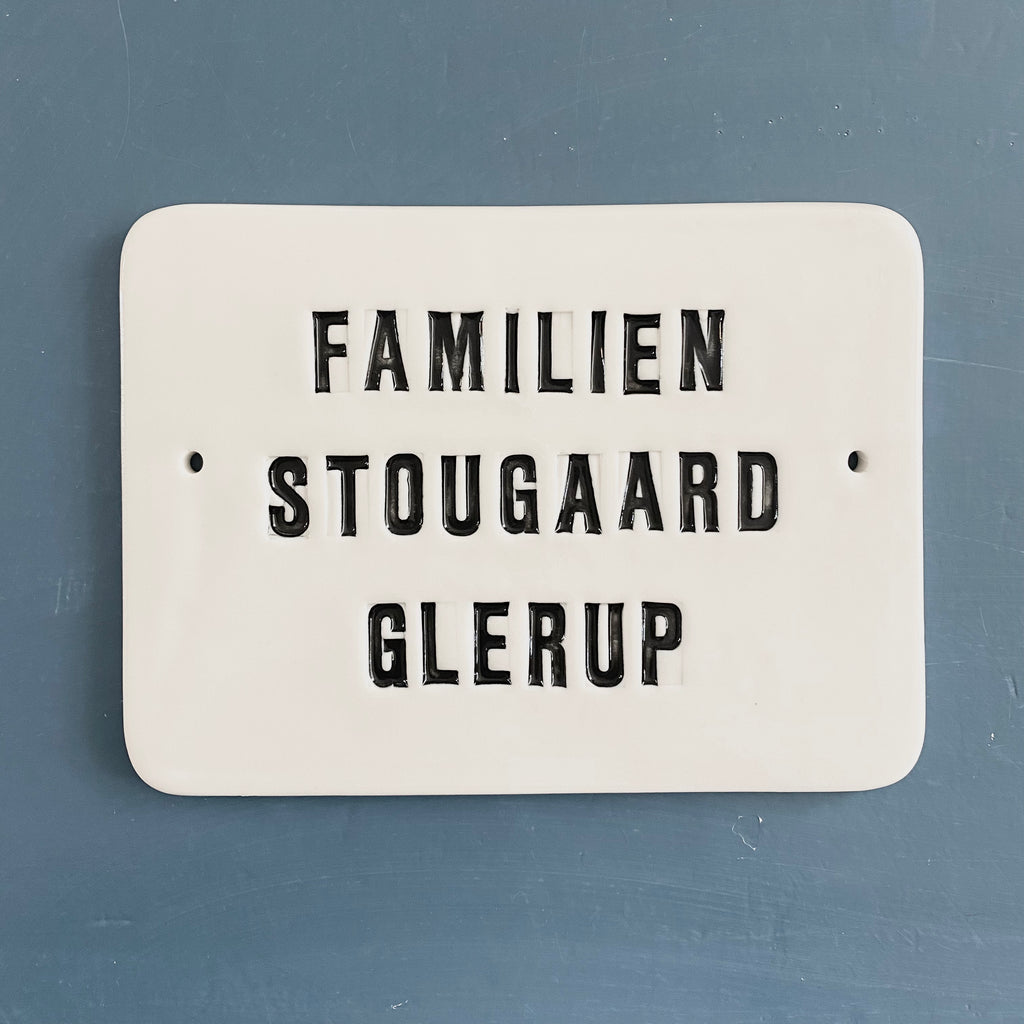 Dørskilt 2 - med store bogstaver